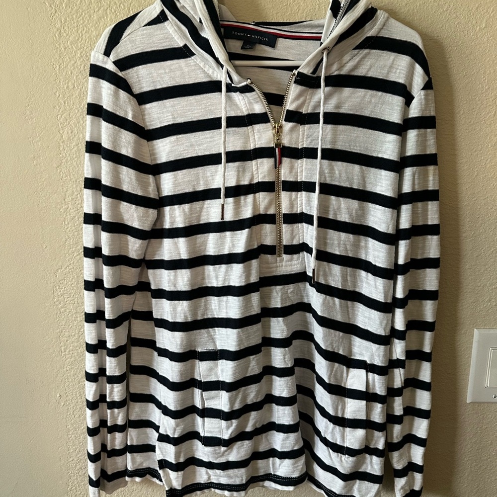 Tommy Hilfiger women's Black & White Striped Hooded Sweater size M/ NWOT B181